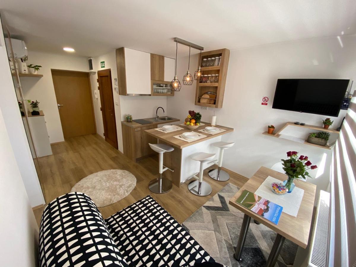 Apartman Edita วิโรวิติซา ภายนอก รูปภาพ