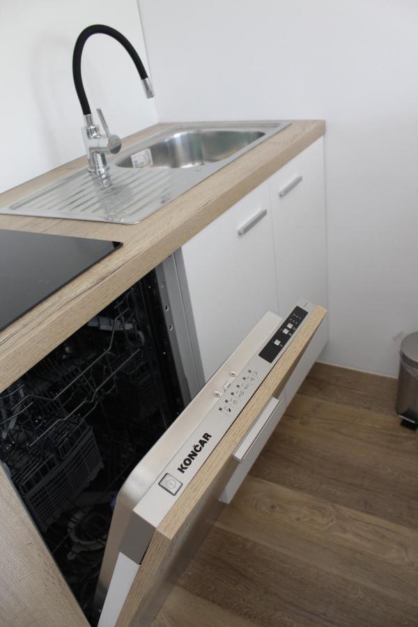 Apartman Edita วิโรวิติซา ภายนอก รูปภาพ